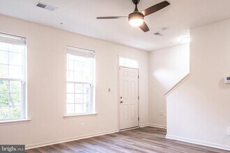 3541 Woodlake Dr in Silver Spring, MD - Building Photo - Building Photo