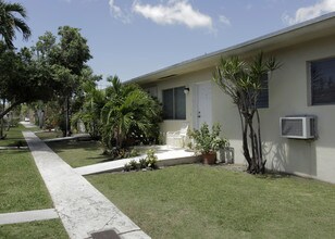 3178-3180 SW 13th St in Miami, FL - Building Photo - Building Photo