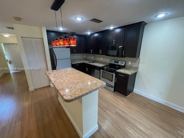 311 NW 103rd Terrace in Pembroke Pines, FL - Building Photo