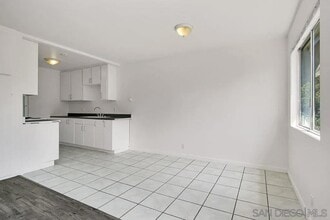 5164 Landis St in San Diego, CA - Foto de edificio - Building Photo