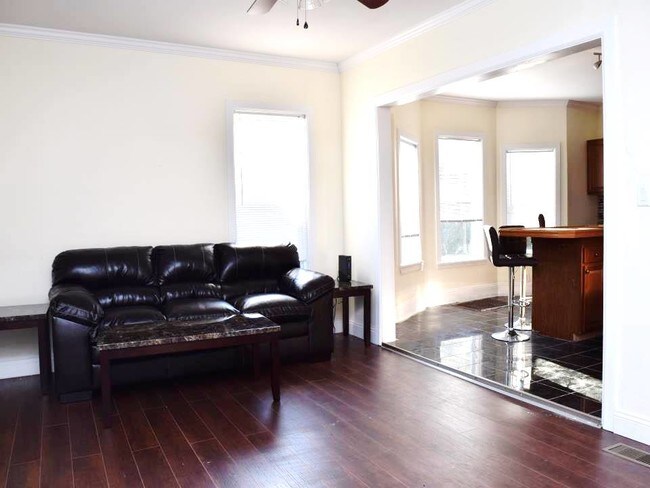 323 Lexington Ave, Unit 1 in Syracuse, NY - Building Photo - Building Photo
