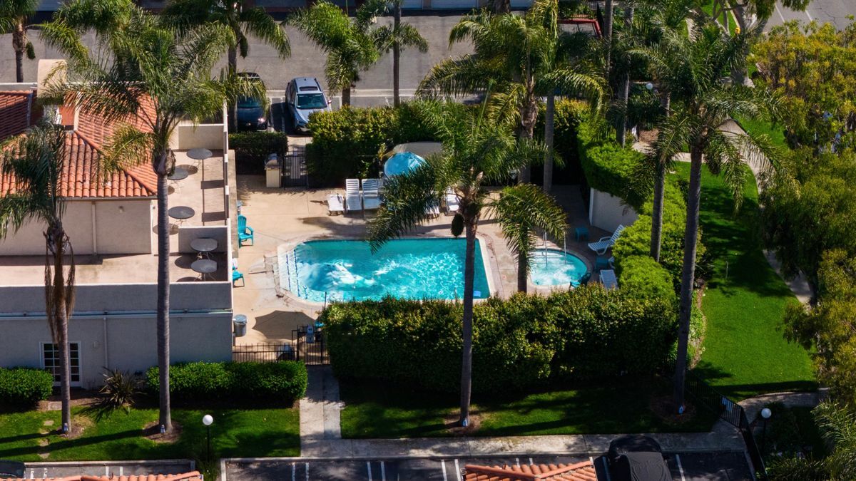 606 Lake St in Huntington Beach, CA - Building Photo