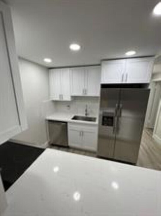 2665 Middle River Dr, Unit 4 in Fort Lauderdale, FL - Building Photo