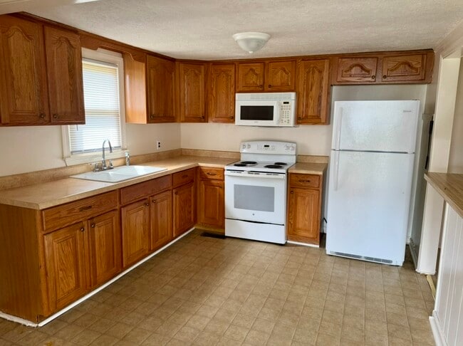 10150 Minnie Hall Rd in Salemburg, NC - Building Photo - Building Photo