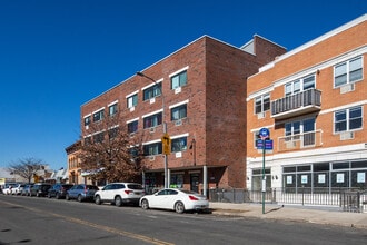 7333-7335 Grand Ave in Maspeth, NY - Foto de edificio - Building Photo
