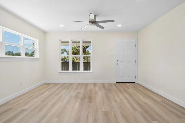 424 Eloise Dr in Rockport, TX - Building Photo - Building Photo