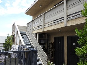 Coronado Apartments Non-Rent Controlled in Los Angeles, CA - Foto de edificio - Building Photo