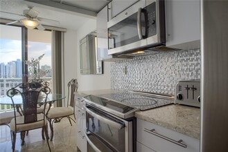 210 174th St in Sunny Isles Beach, FL - Building Photo - Building Photo