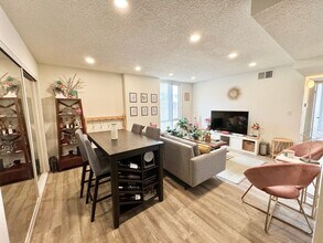 3715 S Canfield Ave, Unit 207 in Los Angeles, CA - Building Photo - Building Photo