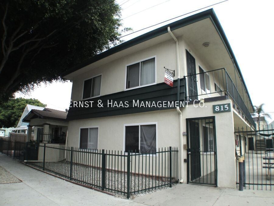 815 E 9th St in Long Beach, CA - Building Photo