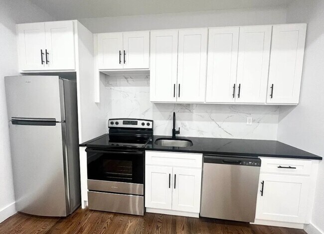 249 Powers St in Brooklyn, NY - Building Photo - Building Photo
