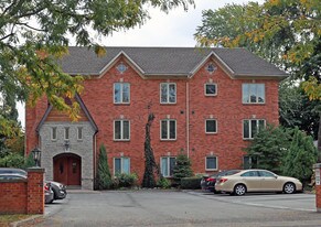 Avian Place in St Catharines, ON - Building Photo