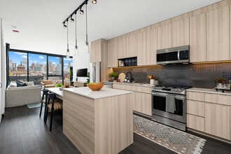 1301 W Washington Blvd, Unit 1608 in Chicago, IL - Building Photo - Building Photo