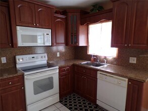 25059 Harbor View Rd in Port Charlotte, FL - Building Photo - Building Photo