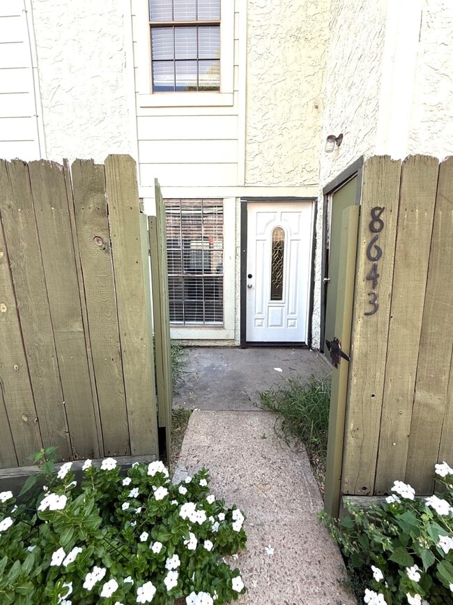 8643 Village of Fondren in Houston, TX - Building Photo - Building Photo