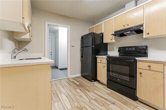 6830 S Biscayne Dr in North Port, FL - Building Photo - Building Photo