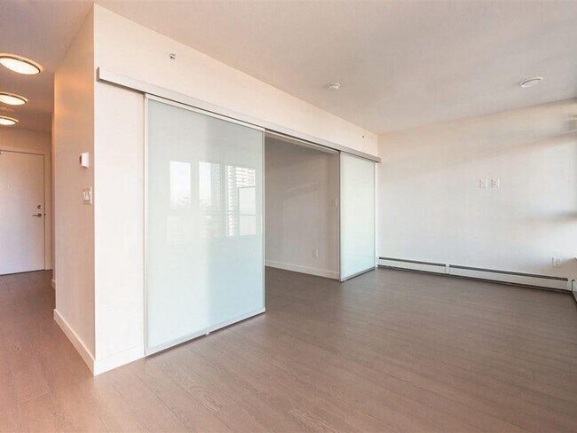 13308 CENTRAL  1707 in Surrey, BC - Building Photo - Building Photo