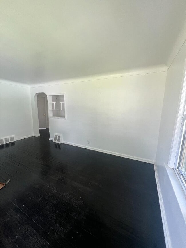 329 W Pulaski St in Flint, MI - Building Photo - Building Photo