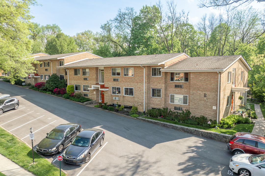 Northwoods Condominums in Glenside, PA - Building Photo