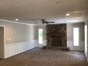 32 Woodland Dr in Phenix City, AL - Foto de edificio - Building Photo