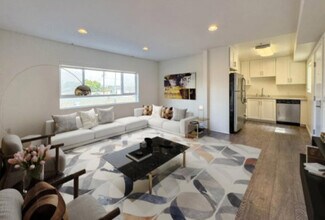 4980 S Centinela Ave in Los Angeles, CA - Foto de edificio - Building Photo