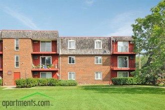 Somerset Green/Sandalwood Place in West St. Paul, MN - Foto de edificio - Building Photo