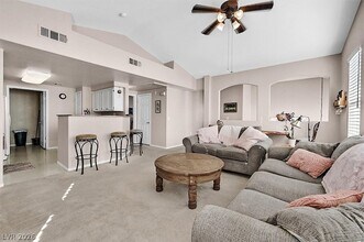 10550 W Alexander Rd, Unit 2065 in Las Vegas, NV - Foto de edificio - Building Photo