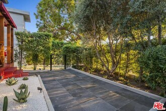 362 Westbourne Dr in West Hollywood, CA - Building Photo - Building Photo