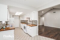 13914 Duncannon Dr photo'