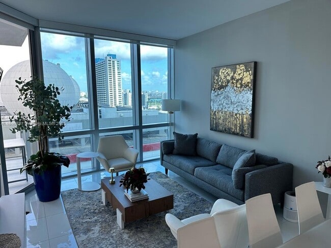 851 NE 1st Ave, Unit 1108 in Miami, FL - Building Photo - Building Photo