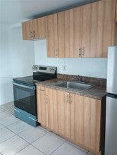 1186 NW 103rd St in Miami, FL - Building Photo - Building Photo