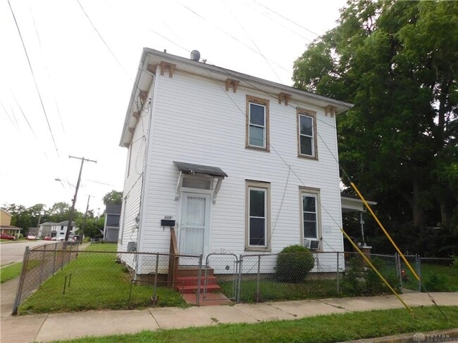 property at 606 1/2 Mason St