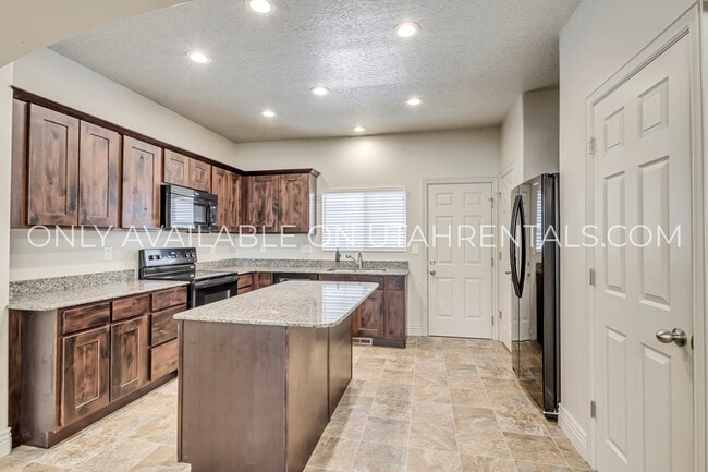 21 E 8330 S in Sandy, UT - Building Photo - Building Photo