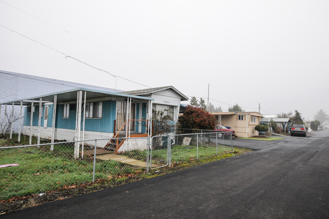 3825 Market St NE in Salem, OR - Building Photo