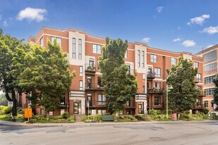 14 Bates Ch in Outremont, QC - Building Photo