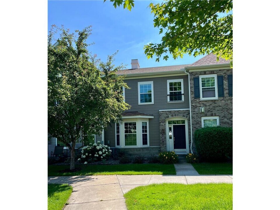 7211 Jewel Ln N in Maple Grove, MN - Building Photo