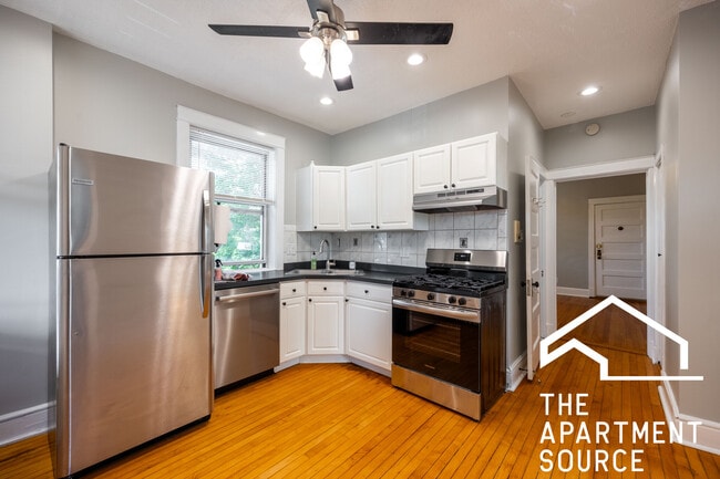 3219 N Leavitt St, Unit 3R in Chicago, IL - Building Photo - Building Photo