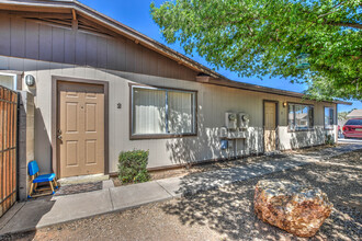 Jewel Gardens in Phoenix, AZ - Building Photo - Building Photo