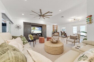 726 SE Seahouse Dr in Port St. Lucie, FL - Building Photo - Building Photo