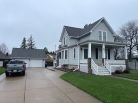 521 N Badger Ave, Unit Upper Level in Appleton, WI - Building Photo