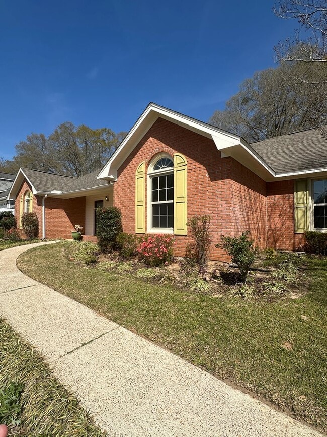 102 Edinburg Dr in Enterprise, AL - Building Photo - Building Photo