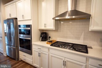 100 St Ives Pl in Oxon Hill, MD - Building Photo - Building Photo