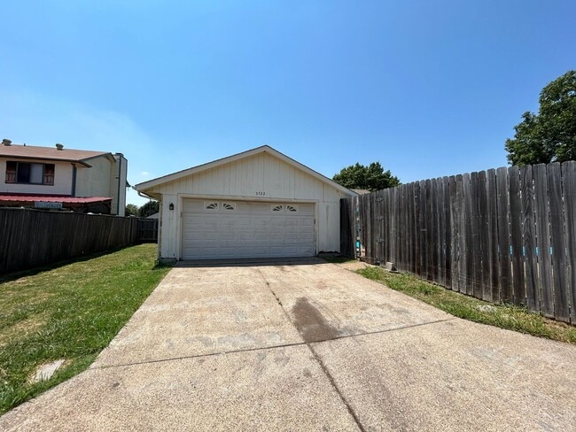 3702 Bond St in Rowlett, TX - Building Photo - Building Photo