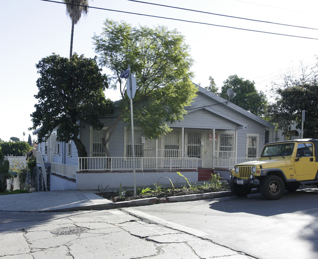 562-566 Juanita Ave in Los Angeles, CA - Foto de edificio - Building Photo