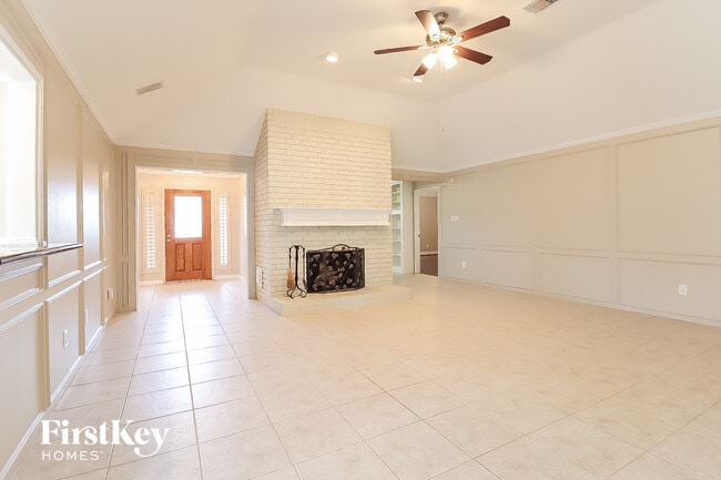 2303 Prestwick Dr in League City, TX - Building Photo - Building Photo