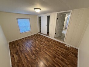 3209 Dix Ave in Breckenridge Hills, MO - Foto de edificio - Building Photo