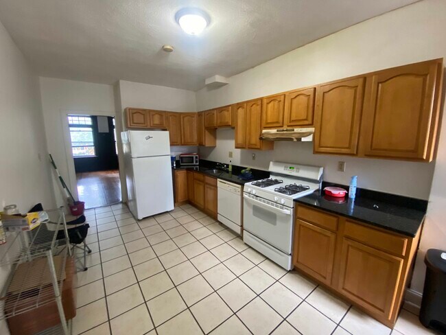 1905 Beacon St in Brookline, MA - Foto de edificio - Building Photo