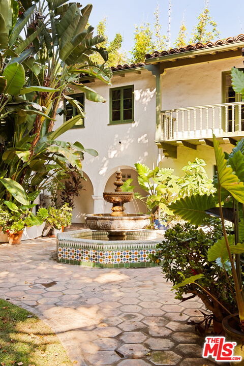 1800 Outpost Dr in Los Angeles, CA - Building Photo - Building Photo