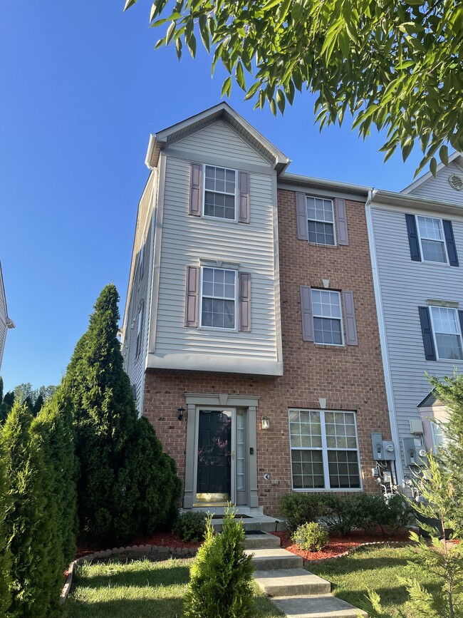 property at 1933 Gardenia Ct