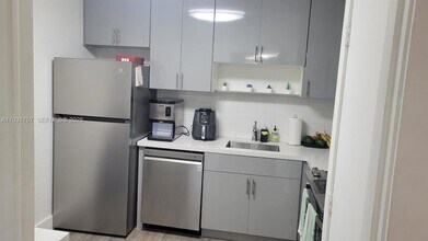 4158 Inverrary Dr, Unit 409 in Lauderhill, FL - Foto de edificio - Building Photo